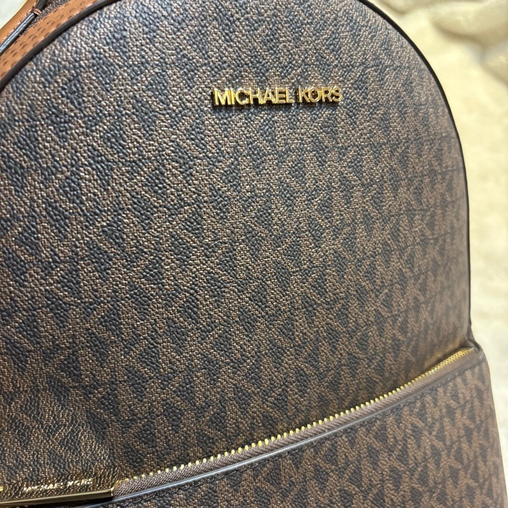 Sale! NWT Michael Kors Backpack Sheila Signature MK Brown Tan Leather Gold HW - Picture 8 of 16